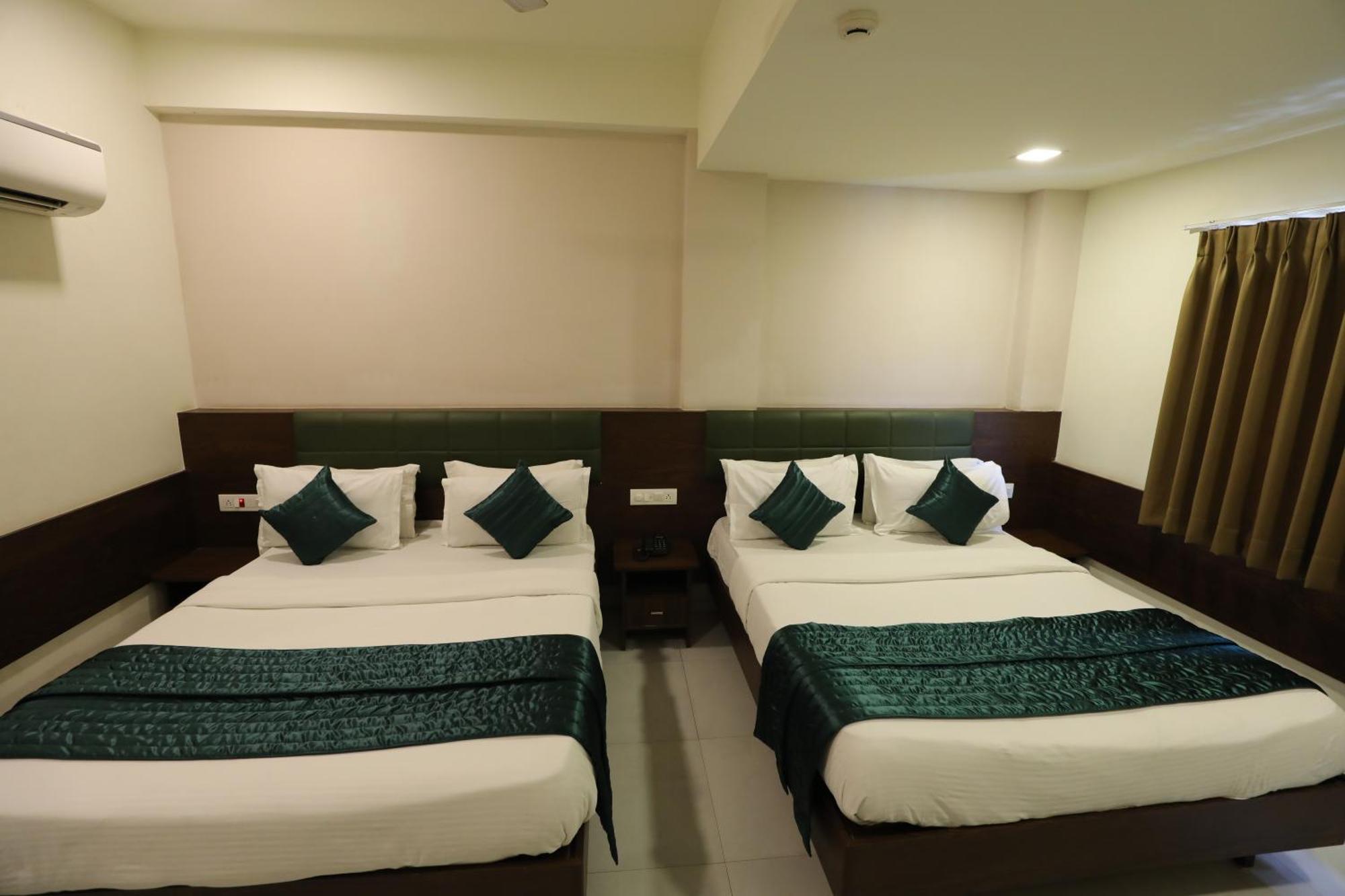 Greenotel Rooms Hazira, Surat Esterno foto